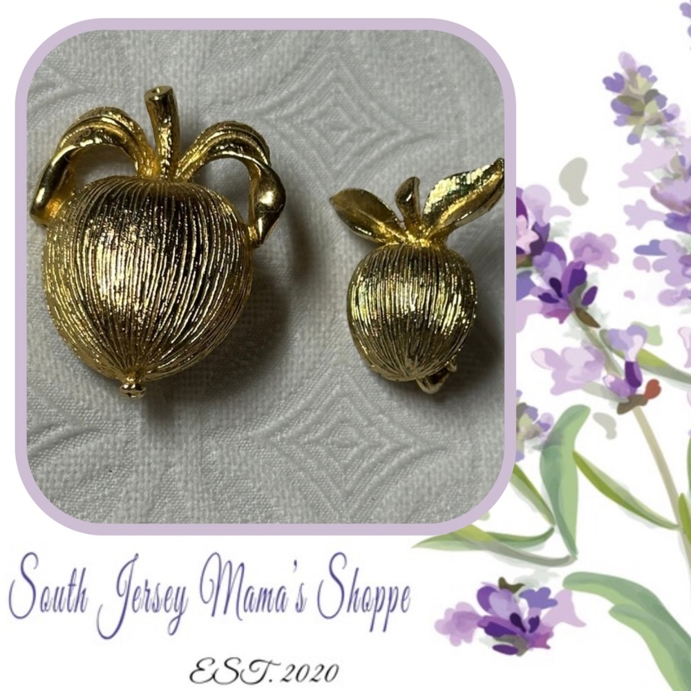 Vintage Sarah Coventry Gold Tone Apple Clip Earrings
